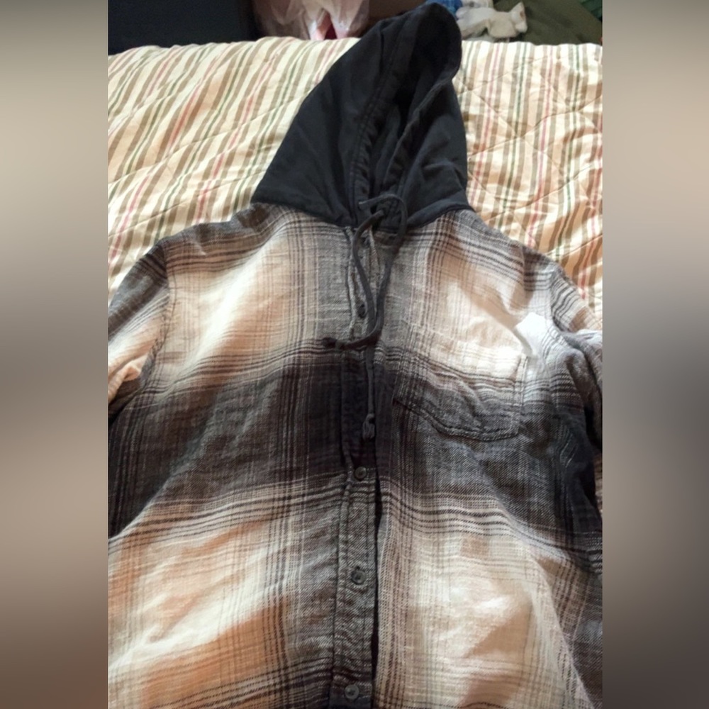 american eagle- black and white hooded flannel size medium